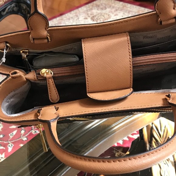 Authentic Michael Kors hailee handbag&wallet set - Picture 5 of 8